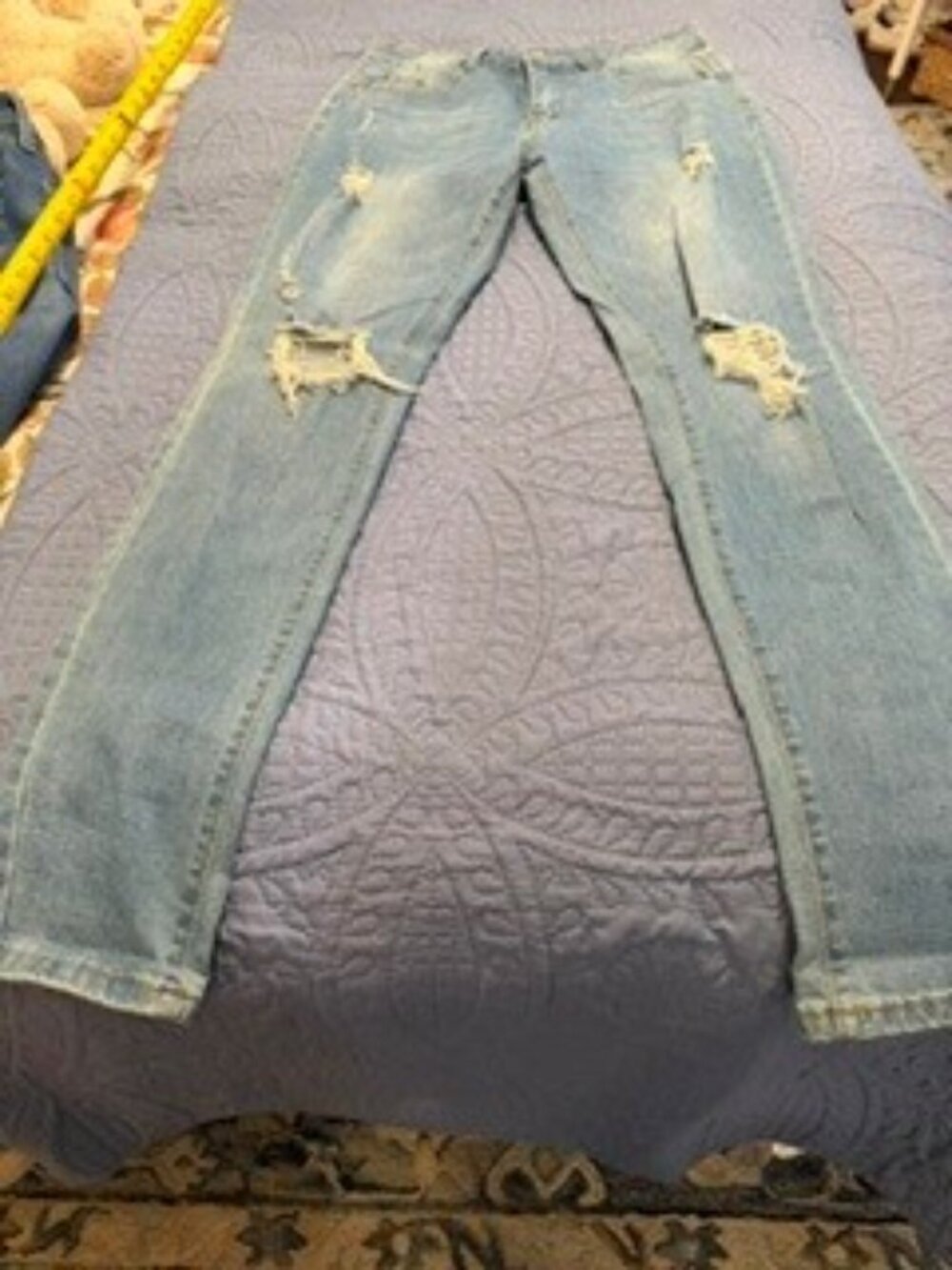 Distressed - Ripped Jeans - Picture 2 of 5